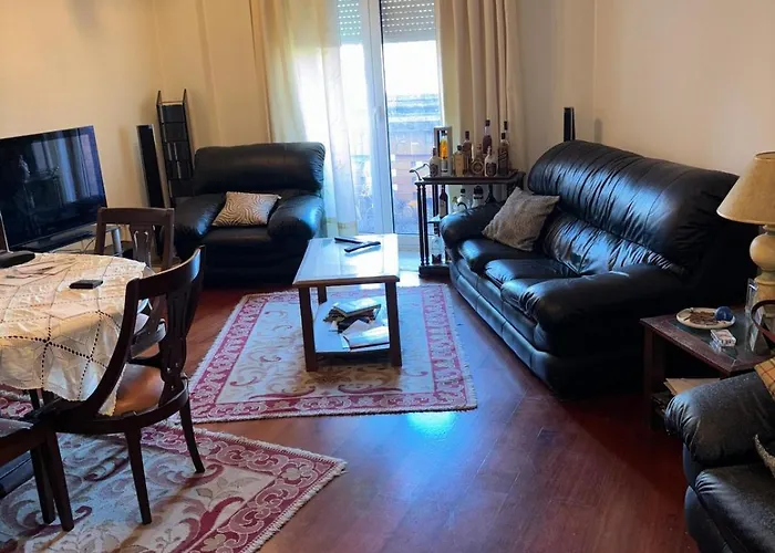 House In The Forum With Garage *