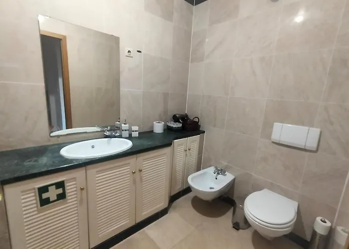 House In The Forum With Garage *